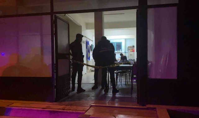 Kahvehanede tartışıp birbirlerine kurşun yağdırdılar: 1'i ağır 2 yaralı