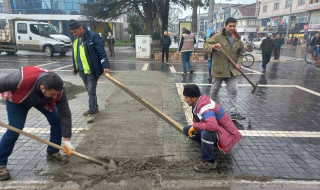 Kaldırımlar düzenleniyor