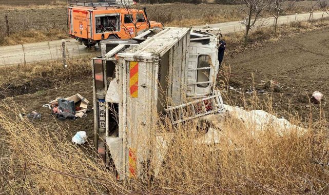 Kamyon şarampole yuvarlandı: 1 ölü, 2 yaralı