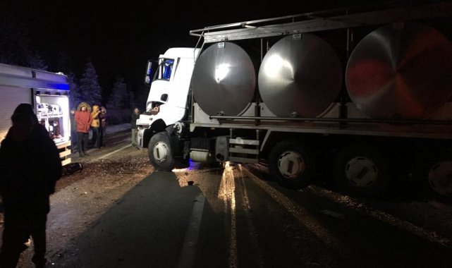 Kamyon, tır ve otobüsün karıştığı kazada 2 kişi yaralandı