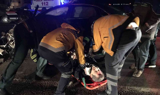 Kamyona çarpan otomobilin sürücüsü hayatını kaybetti