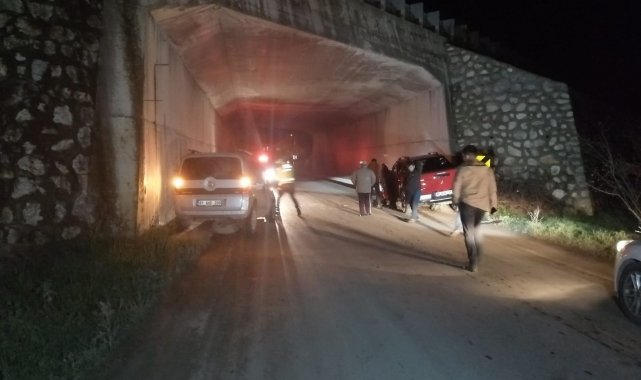 Kamyonet ile hafif ticari araç çarpıştı: 1 yaralı