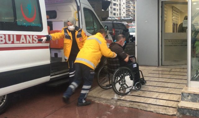 Kamyonetle otomobil kafa kafaya çarpıştı: 2 yaralı