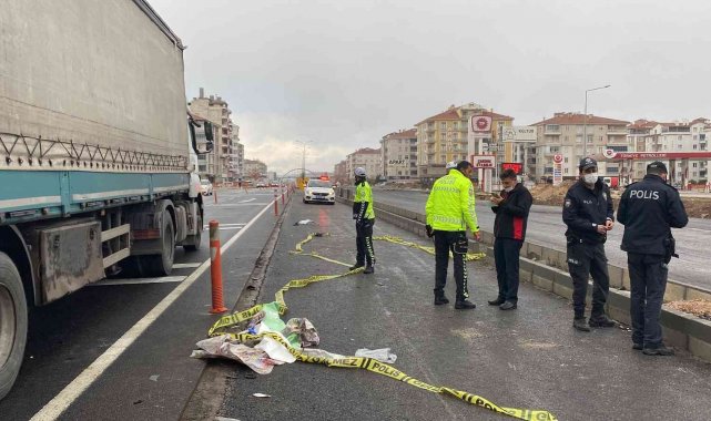 Kamyonun çarptığı kadın hayatını kaybetti