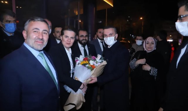 Kandemir, Bilecik&#039;te çiçeklerle karşılandı