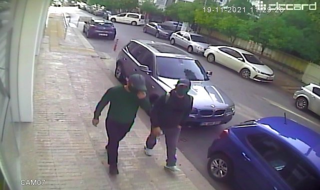 Kapı kilit göbeklerini kırarak hırsızlık yapanlar yakalandı