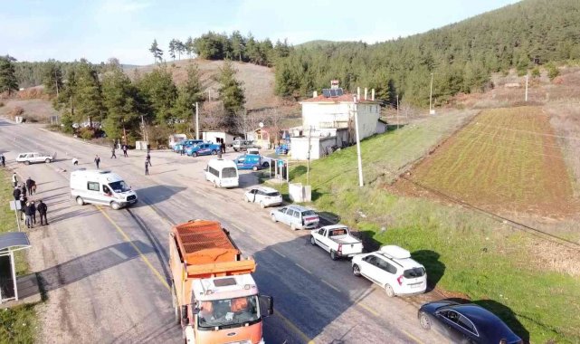Kar küreme makinesi otomobili bıçak gibi kesti: 1 ölü