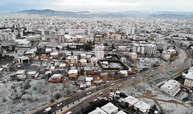 Kar yağışıyla beraber İstanbul&#039;un Anadolu yakası beyaza büründü