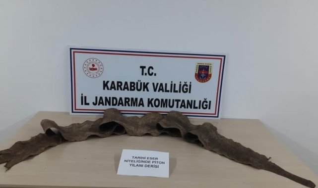 Karabük'te İbranice yazılı çeşitli figürlerin bulunduğu yılan derisi ele geçirildi