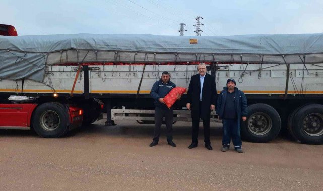 Karacabey&#039;de 27 ton soğan bağışlandı