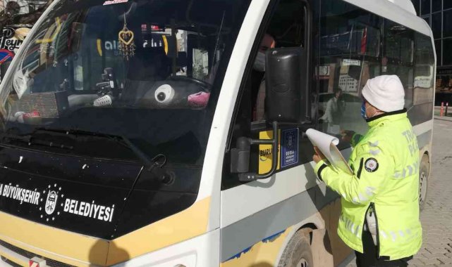 Karacabey'de araçlarda sigara denetimi