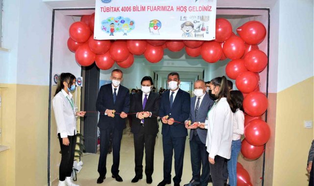 Karahasanlı Ortaokulu 4006 Bilim Fuarının açılışı yapıldı