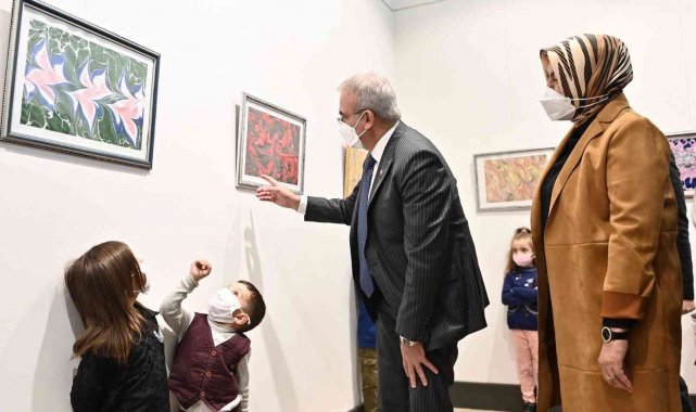 Karaloğlu ailesi, 'Ebru Sanatının Minik Kalplerden Yansıması' sergisini açtı