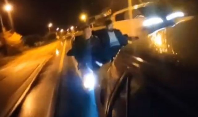 Karayolunda yakıtı biten araca ölümüne destek görüntüleri cezasız kalmadı