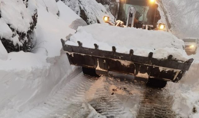 Karda mahsur kalan 3 GSM operatörü personeli kurtarıldı