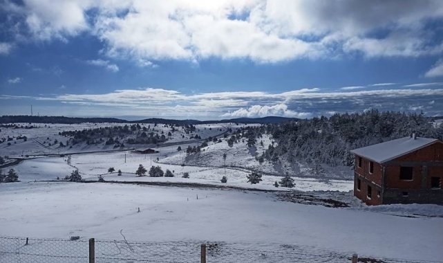 Kargı'ya mevsimin ilk karı düştü