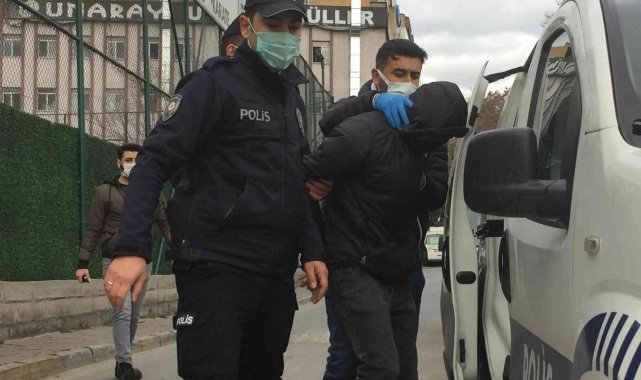 Kargo teslim etmek için gitti, cep telefonu çalıp çıktı