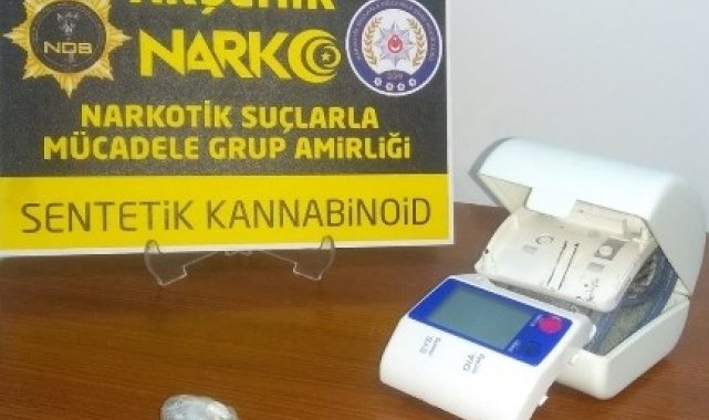 Kargoyla gönderilen tansiyon aletinden uyuşturucu çıktı