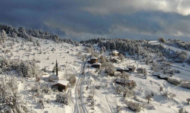 Karla kapanan köylerde mest eden kış güzelliği