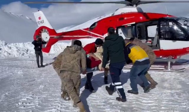 Karla kaplı yollar, Van 112'yi durduramadı