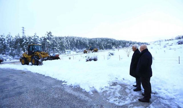 Karlı yollar Büyükşehir ekiplerince açıldı