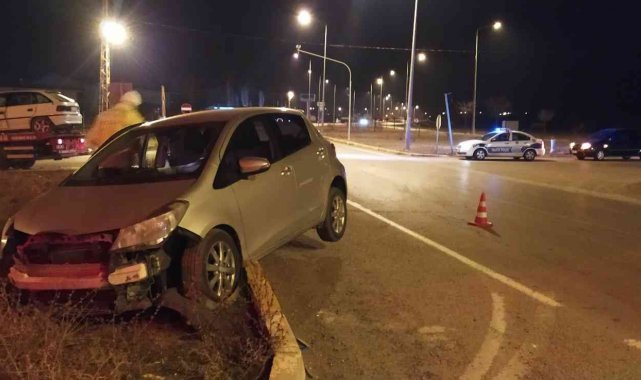 Kavşakta kaza: 2 yaralı