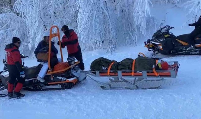 Kayak yaparken düşen vatandaş paletli kızak ile kurtarıldı
