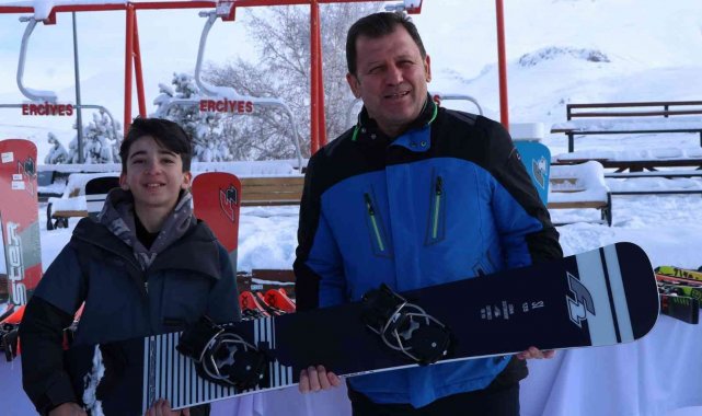 Kayakcılara malzeme yardımı yapıldı