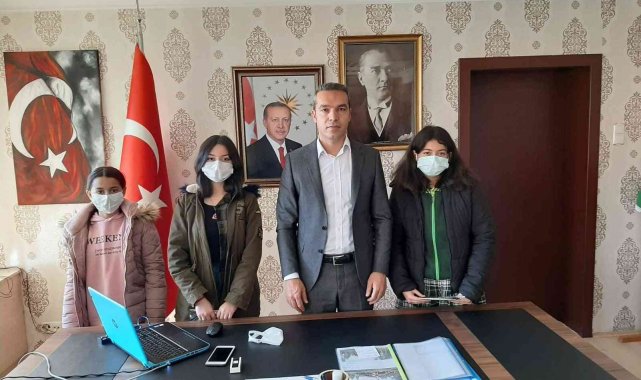 Kaymakam Çiçek, yarışmalarda dereceye giren öğrencileri ödüllendirdi