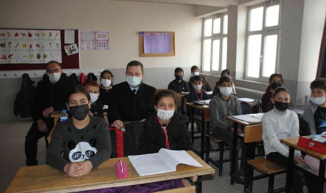 Kaymakam Demirer'den öğrencilere moral ziyareti