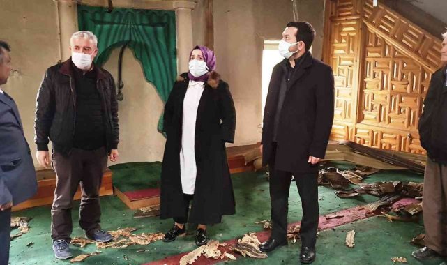 Kaymakam Özay, yangından zarar gören camide incelemelerde bulundu