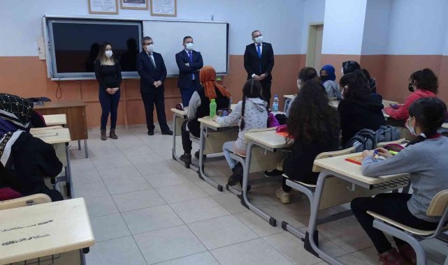 Kaymakam Özerdin öğrenciler ile sohbet etti