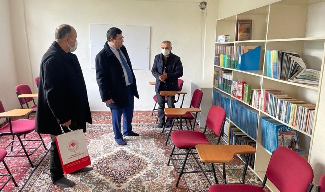 Kaymakam Zaman&#039;dan cami kütüphanesine kitap desteği
