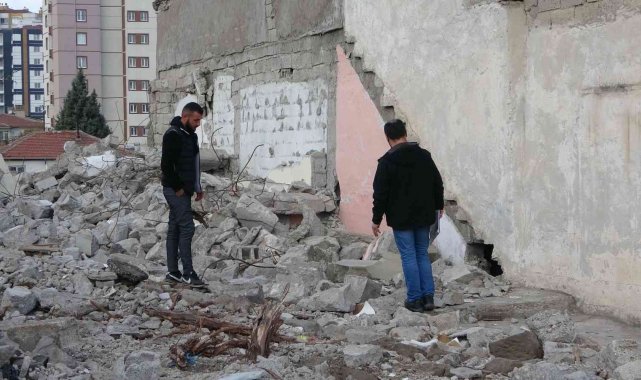 Kayseri'de evin duvarını delen hırsızlar 15 bin TL'yi çalıp kayıplara karıştı