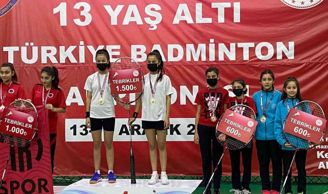 Kayserili sporcular Badminton'da Türkiye üçüncüsü