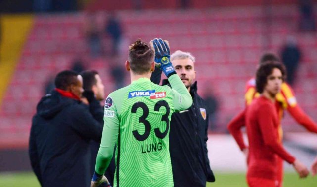 Kayserispor&#039;da 2 kaleci forma giydi