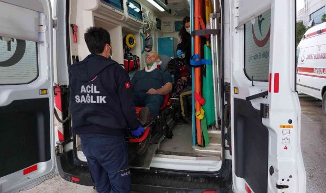 Kaza sonrası aracındaki hasara bakarken başka bir aracın çarptığı sürücü hastanelik oldu