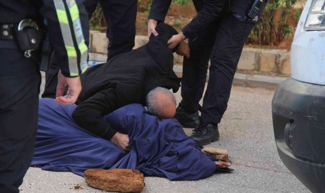 Kazada hayatını kaybeden eşine son kez sarıldı, yakarışları yürek burktu