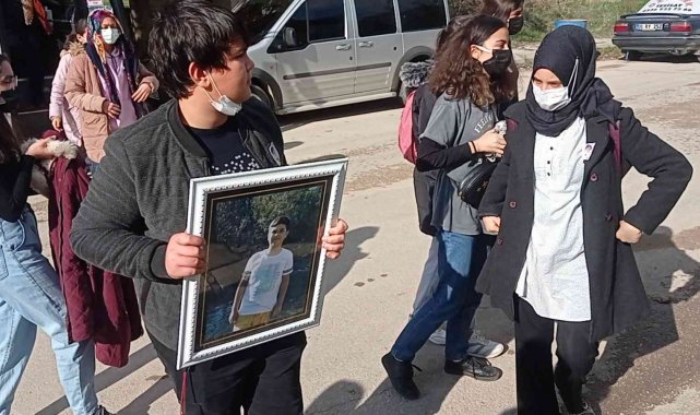 Kazada ölen öğrenci gözyaşlarıyla son yolculuğuna uğurlandı
