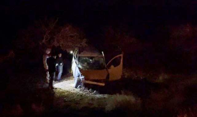 Kazada yola savrulan onlarca tavuk telef oldu