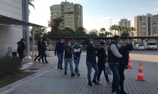 Kazanılmış görünümlü iddaa kuponlarıyla dolandıranlar adliyeye sevk edildi