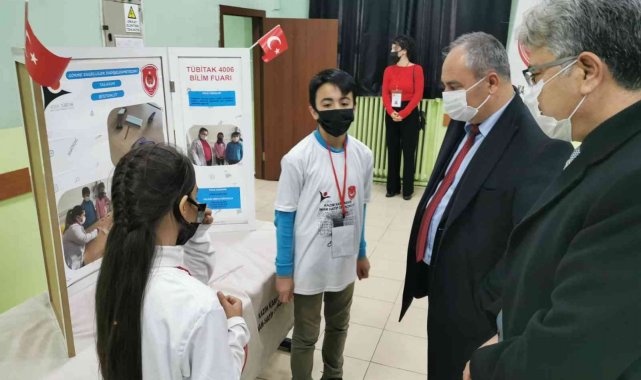 Kazım Karabekir İmam Hatip Ortaokulu'nda 'TUBİTAK 4006 Bilim Fuarı' sergisi