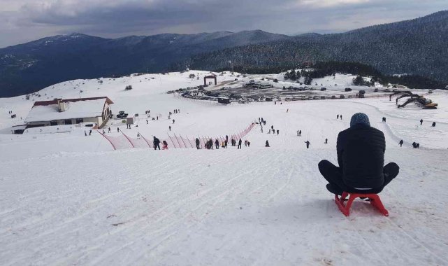 Keltepe Kayak Merkezi hafta sonunda 2 bin kişiyi ağırladı
