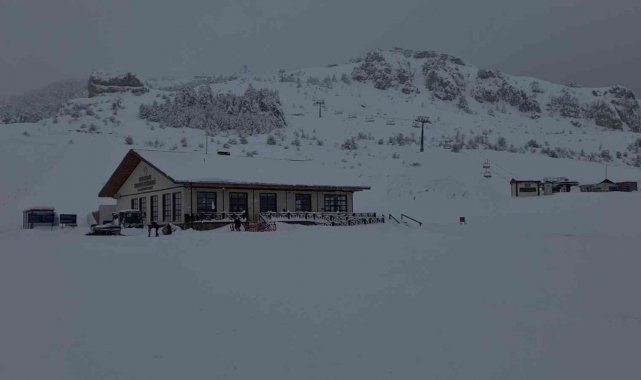 Keltepe Kayak Merkezi'nde kar kalınlığı 1 metreye ulaştı
