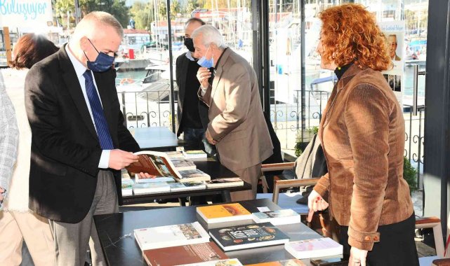 Kemer&#039;de yaşayan sanatçılar bir araya geldi