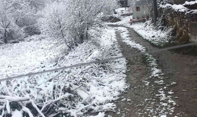 Kepsut'ta kar yağışı hayatı olumsuz etkiliyor