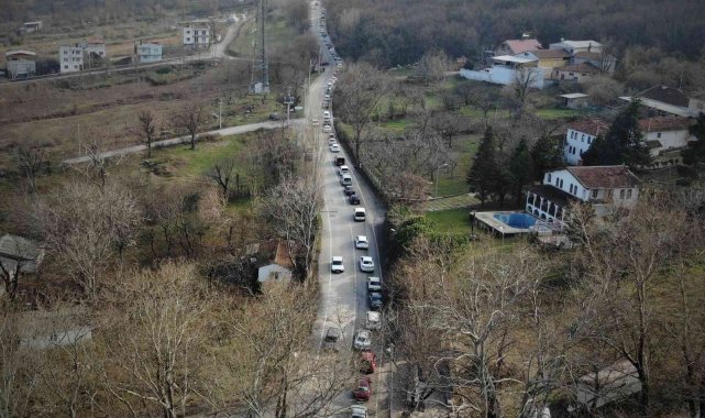 Kilometrelerce doğal kaynak suyu kuyruğu