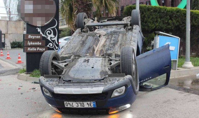 Kiraladığı aracı teslim etmeye giden çift, İETT otobüsünün çarpmasıyla takla attı