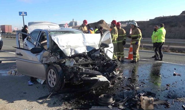 Kırıkkale'de feci kaza, otomobil park halindeki otobüse çarptı: 1 ölü, 2 ağır yaralı