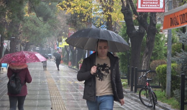 Kırklareli'nde sağanak yağış etkili oluyor